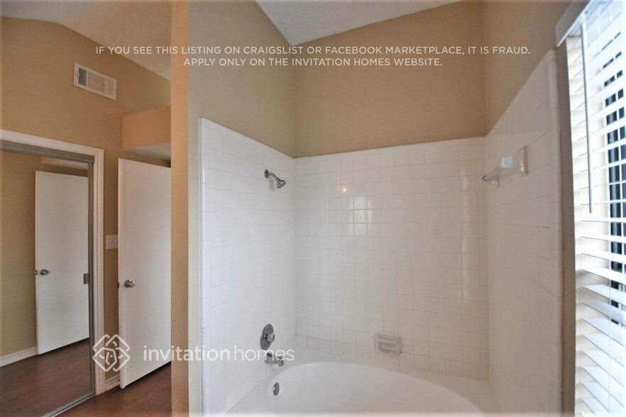 Building Photo - 2513 Livingston Ln