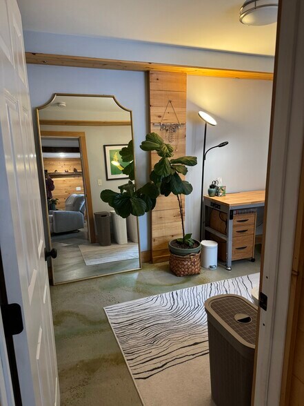 Building Photo - 361 S Winooski Ave