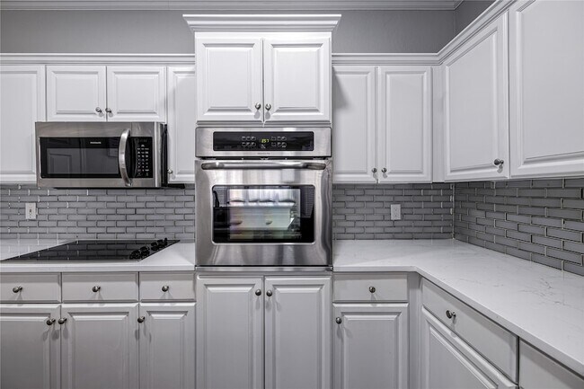 Building Photo - 6011 Barrington Ct