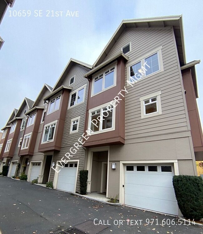 Primary Photo - Conveniently Located Townhome With Bonus O...