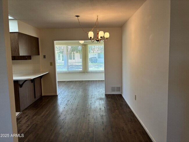 Building Photo - 10120 W Kingswood Cir