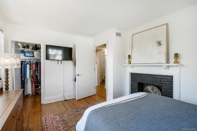 Building Photo - 1 Bayview Ave