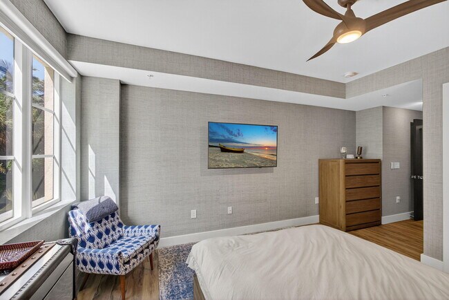 Building Photo - 155 S Ocean Ave