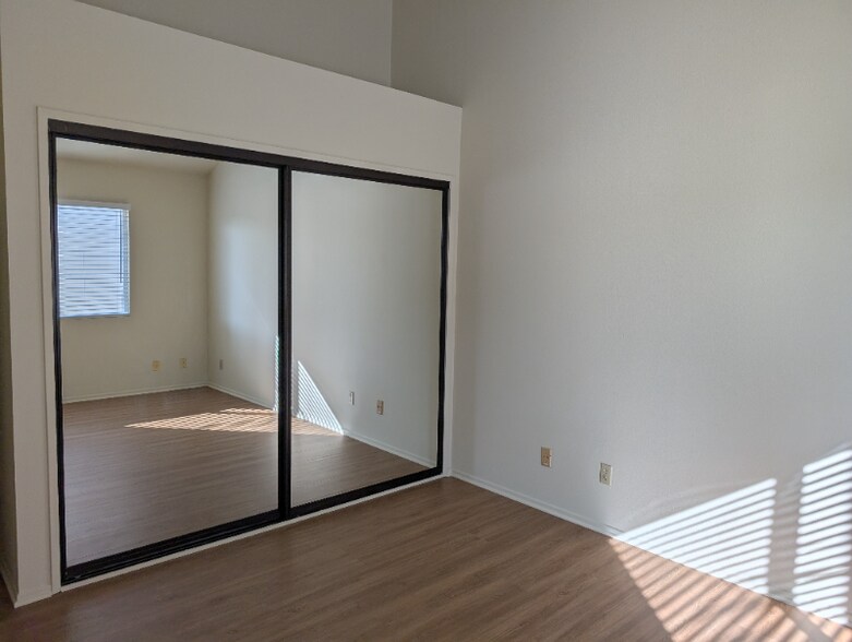 Building Photo - 1328 W Gardena Blvd