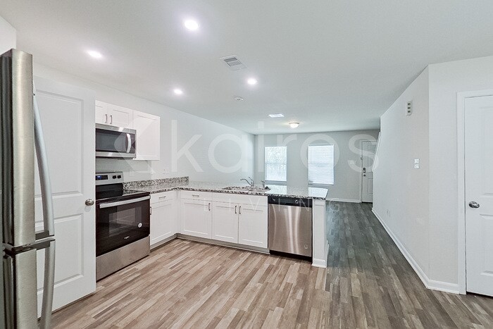Building Photo - 223 Big Oak