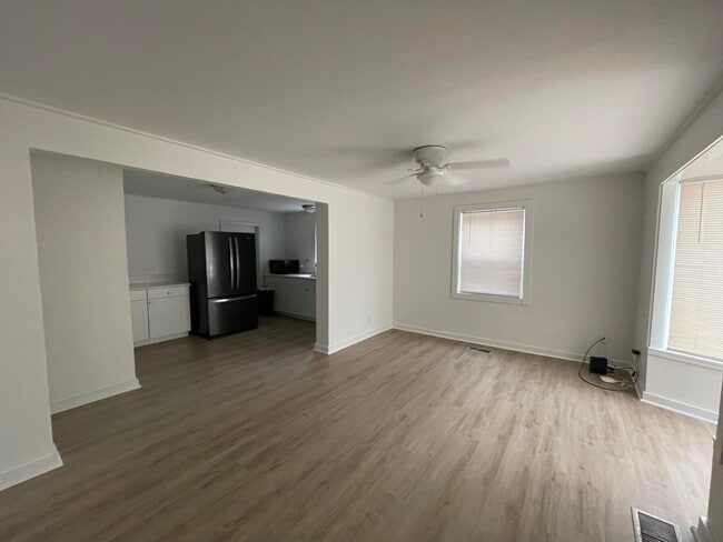 Building Photo - 214 1st St