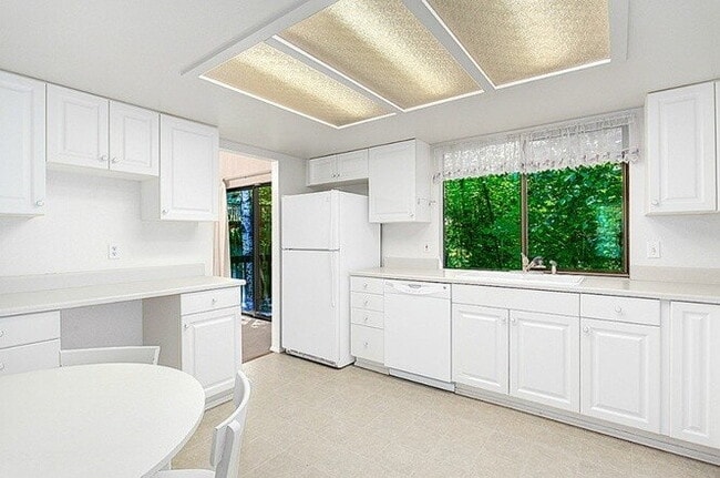 Building Photo - Beautiful split level home in Newport Hills!