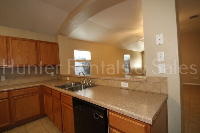 Building Photo - 505 Vega Ln