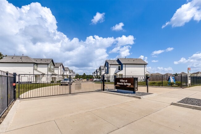 Building Photo - 13131 Perennial Spgs Dr