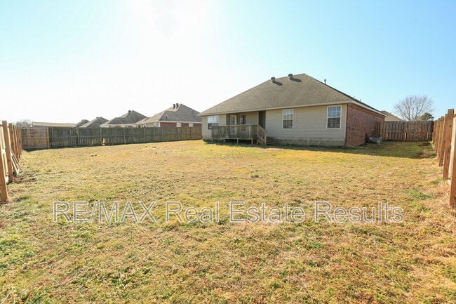 Building Photo - 1592 Hutchinson St