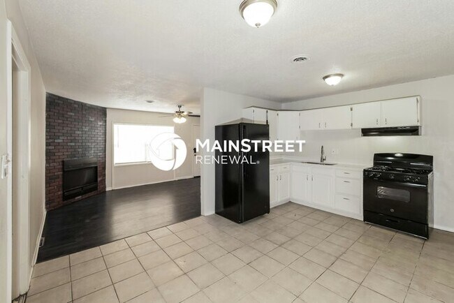 Building Photo - 4 Bedroom Pet-Friendly Home in Grandview, ...