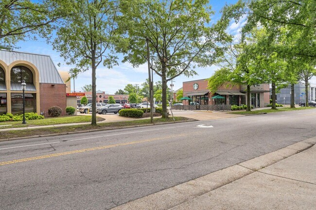 Building Photo - Where Vintage Vibes Meet Modern Mojo—Rent This Rare Historic 4BR/2BA Duplex in Norfolk’s Park Place