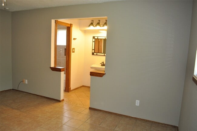 Building Photo - 22411 Merrymount Dr