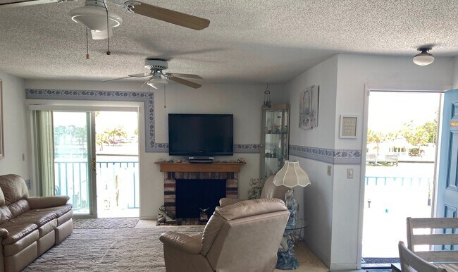 Building Photo - 345 Medallion Blvd