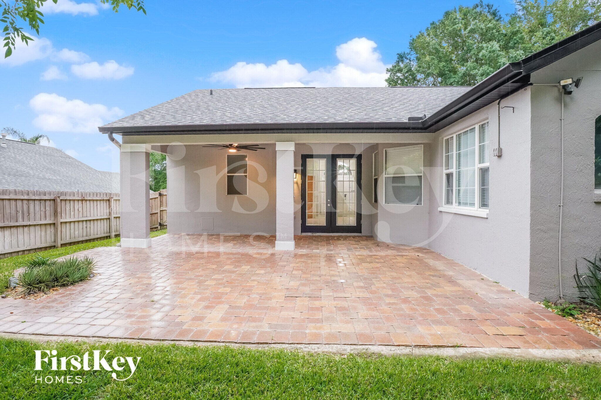 Building Photo - 825 High Pointe Cir