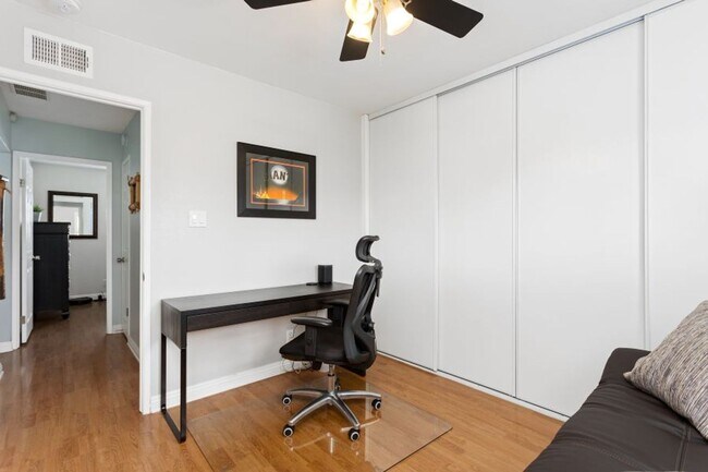 Building Photo - 3 bed 1.5 baths + 2 car garage with a larg...