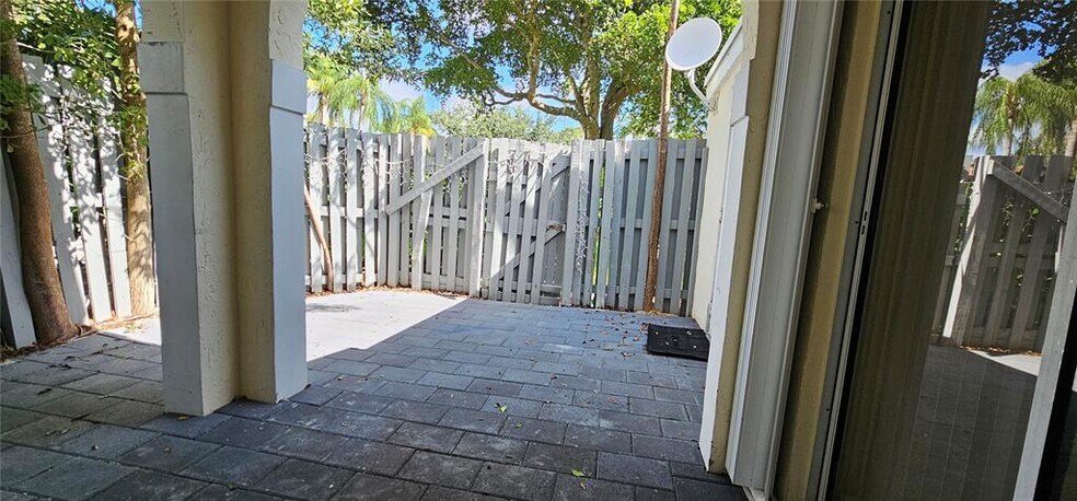 Building Photo - 1464 Springside Dr