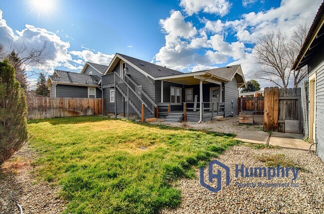 Building Photo - Charming home within walking distance to the greenbelt.