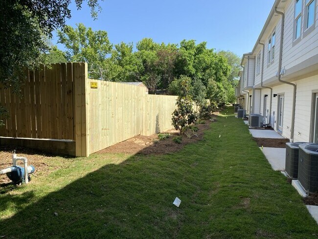 Building Photo - Affordable Luxury Townhome Rental New Construction Double Master Units Great for Roommates