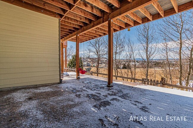 Building Photo - Updated Townhome with Amazing Views - Back...