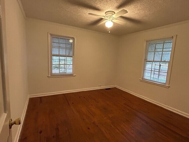 Building Photo - PRICE DROP! Quaint 2 Bedroom 1 Bath Home in Austell