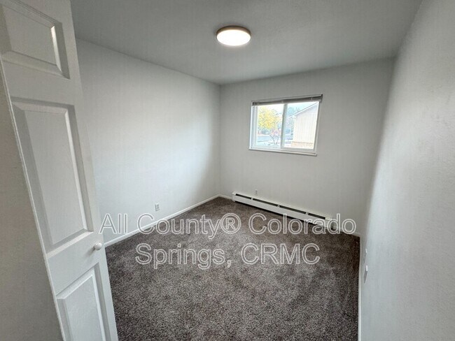 Building Photo - 4995 Picturesque Cir
