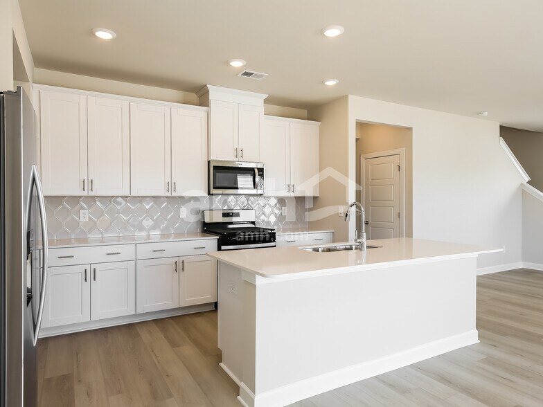 Building Photo - 782 Treeline Rd