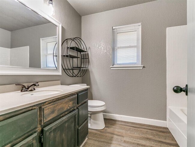 Building Photo - 617 Golden Eagle Dr