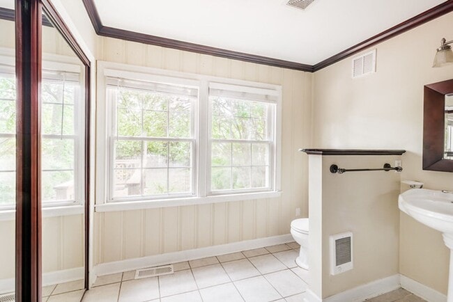Building Photo - Great Home in the Near West End for Rent