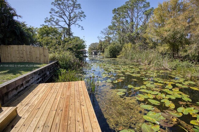 Building Photo - 101 Jasmine Ct