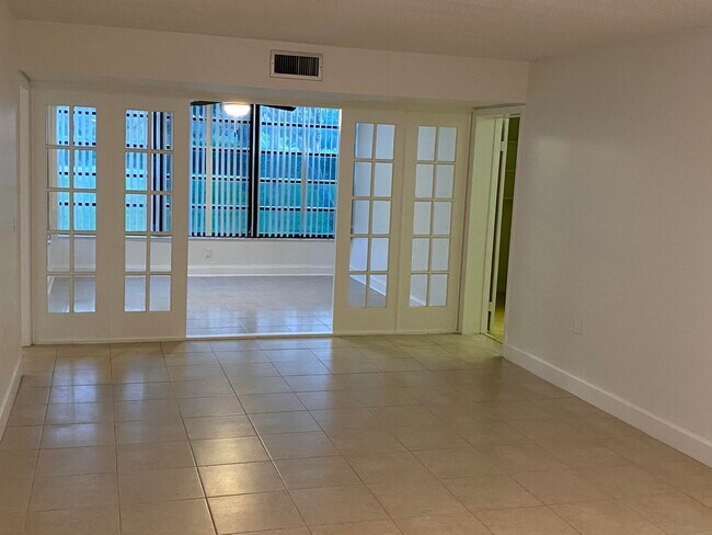 Building Photo - 3626 Whitehall Dr