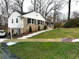 Building Photo - 2119 Oaklyn Dr