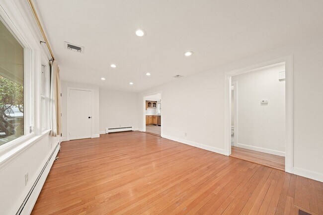 Building Photo - 11 Suban Pl