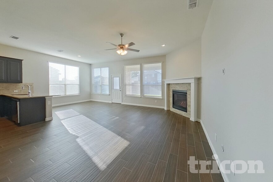 Building Photo - 612 Golden Bell Dr