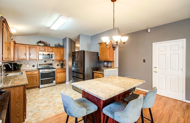 Building Photo - 19943 Black Pearl Ct