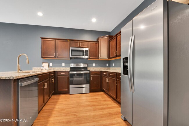 Building Photo - 428 Guppy Lp Rd
