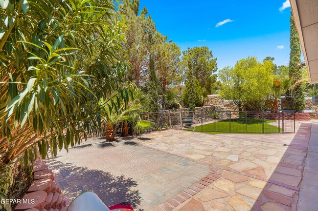 Building Photo - 1325 James Dudley Dr