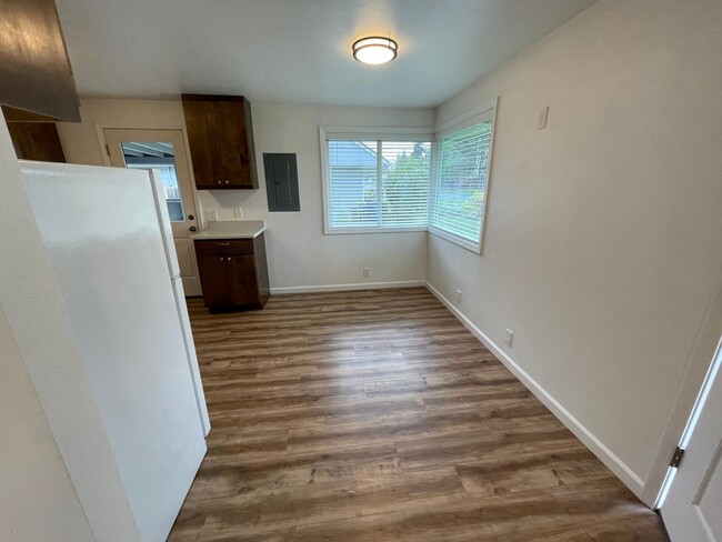 Building Photo - Completely Updated 2 Bdrm Home