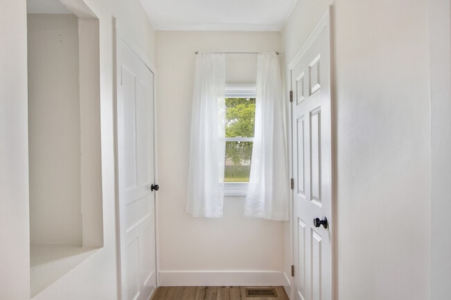 Building Photo - 34 Livingston St