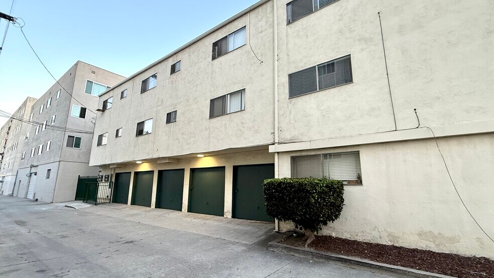 Building Photo - 122 Junipero Ave