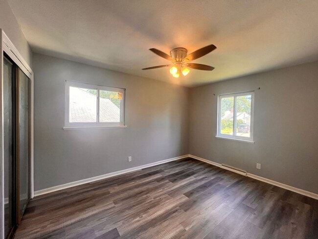 Building Photo - Move in ready!