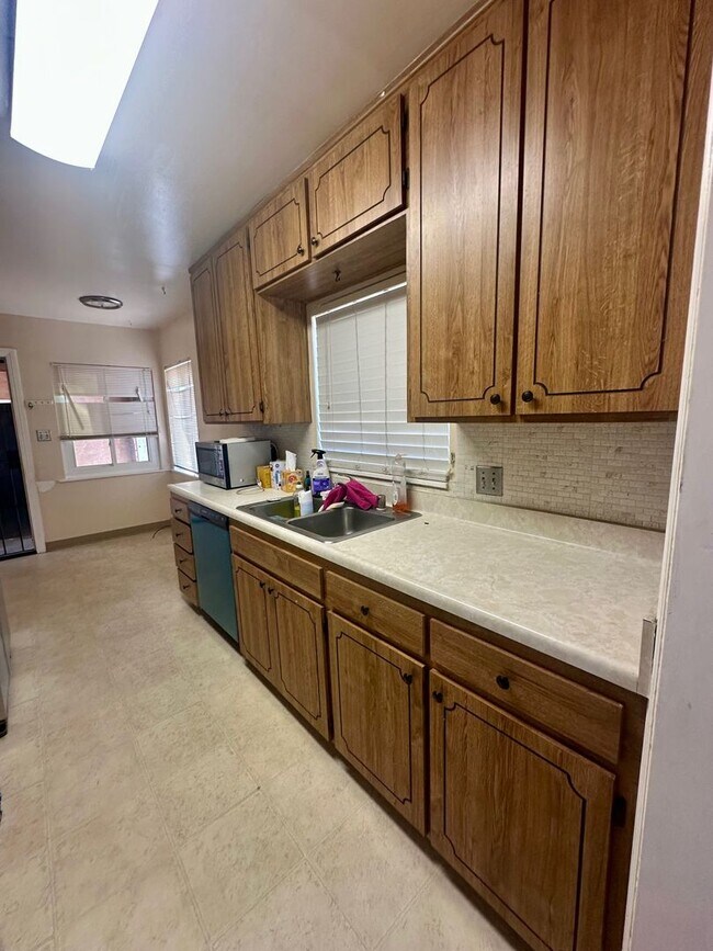 Building Photo - Large home in West Chula Vista