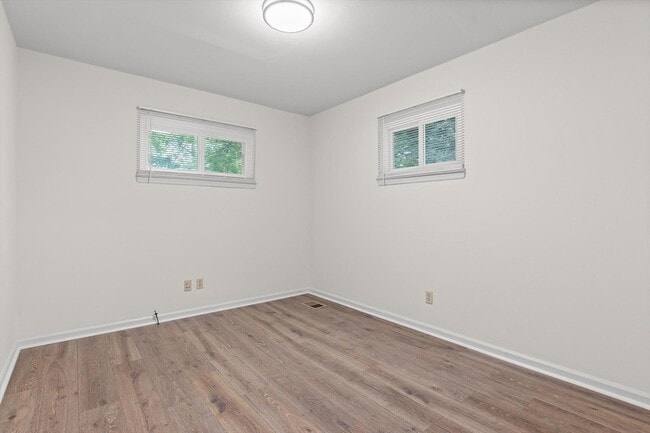 Building Photo - 3600 Gleason Dr