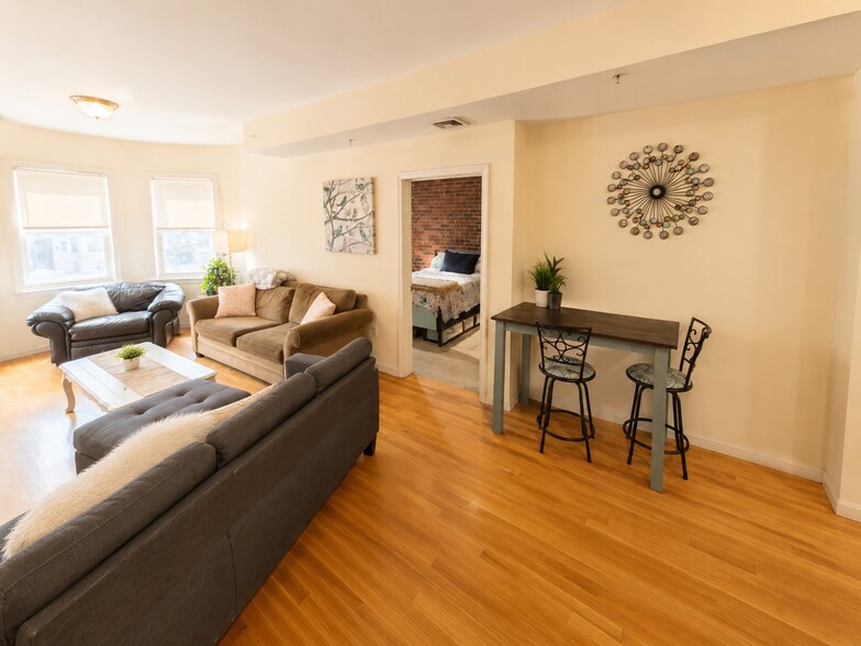 Building Photo - 1406 Beacon St