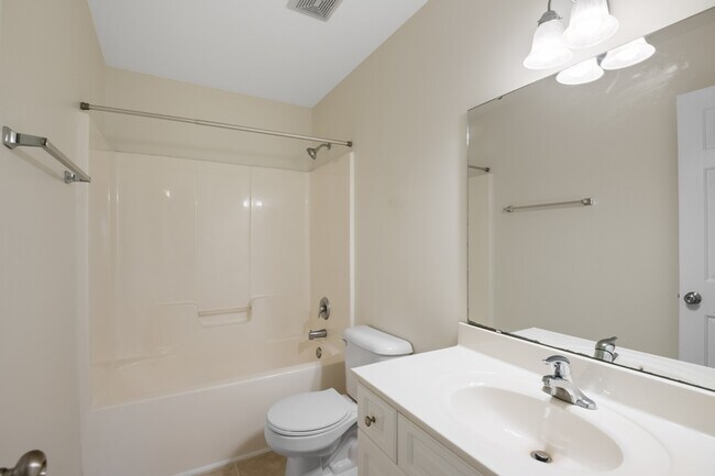 Building Photo - 212 Jasmine Pl Dr