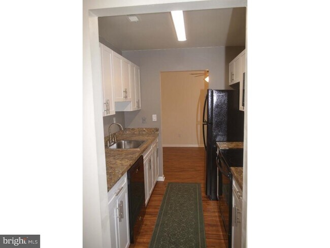 Building Photo - 23A E Daisy Ln