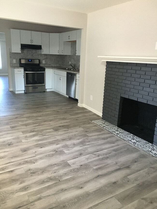 Building Photo - COMING SOON!!! 3 Bedroom, 2 Bath, 2 Car Garage. Newly  Remodeled