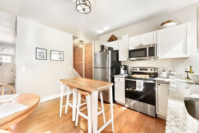 Building Photo - Completely remodeled 2 bedroom/office in Lawrenceville