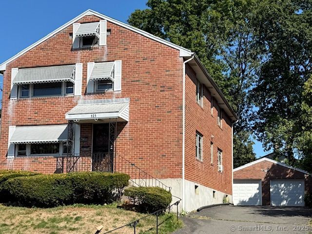 Primary Photo - 121 Pinehurst Ave