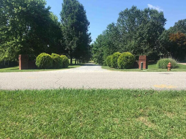 Building Photo - 176 Schools Dr